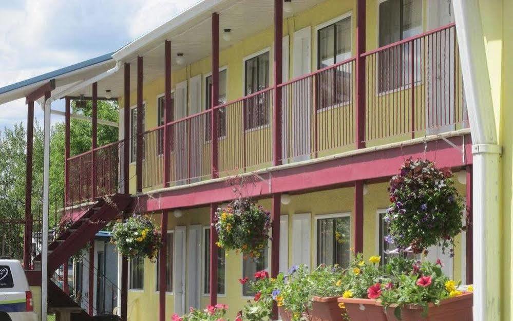 Westwood Motel 100 Mile House Exteriér fotografie